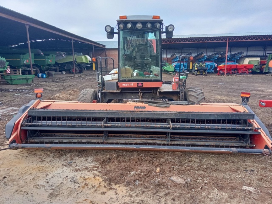 Косилка самоходная Massey Ferguson 9220 фото 2