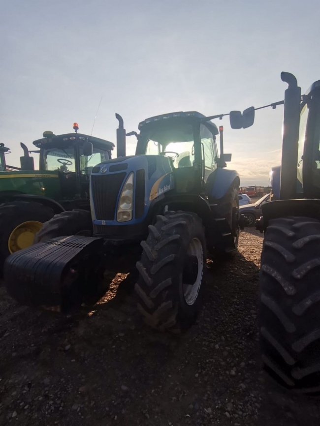 Трактор New Holland T8040 фото 11