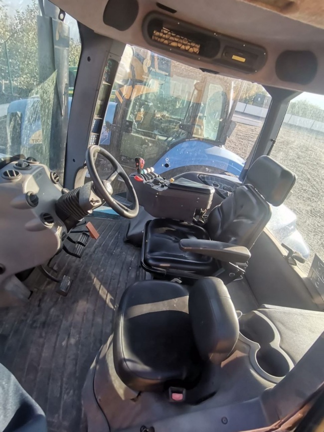 Трактор New Holland T8040 фото 12