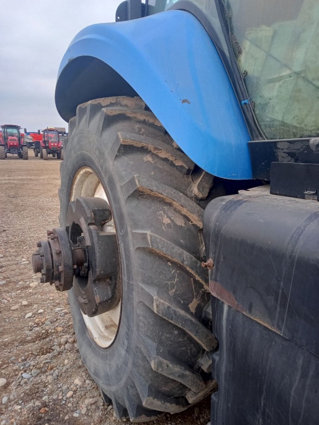Трактор New Holland T8040 фото 4