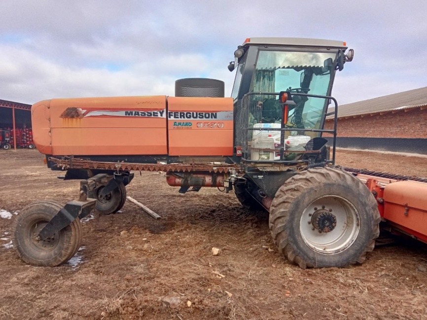 Косилка самоходная Massey Ferguson 9220 фото 3
