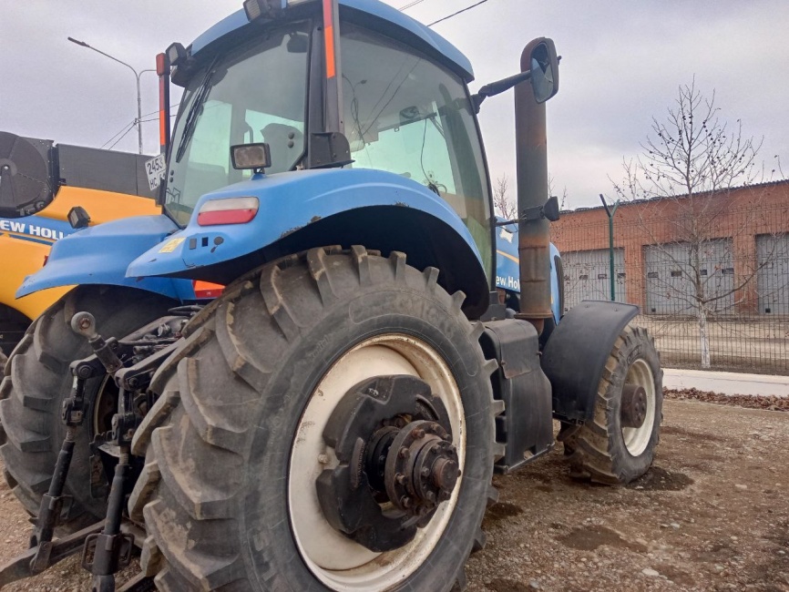 Трактор New Holland T8040 фото 6